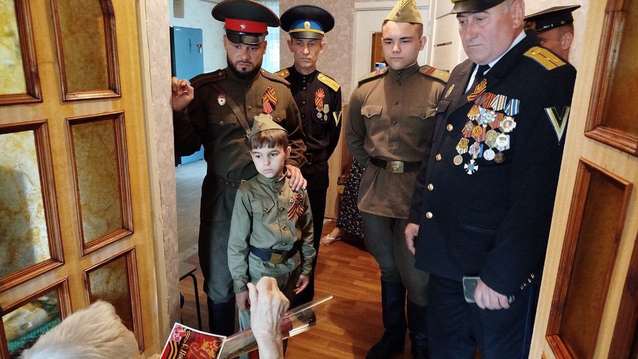 В канун Дня Победы навестили ветеранов и тружеников тыла
