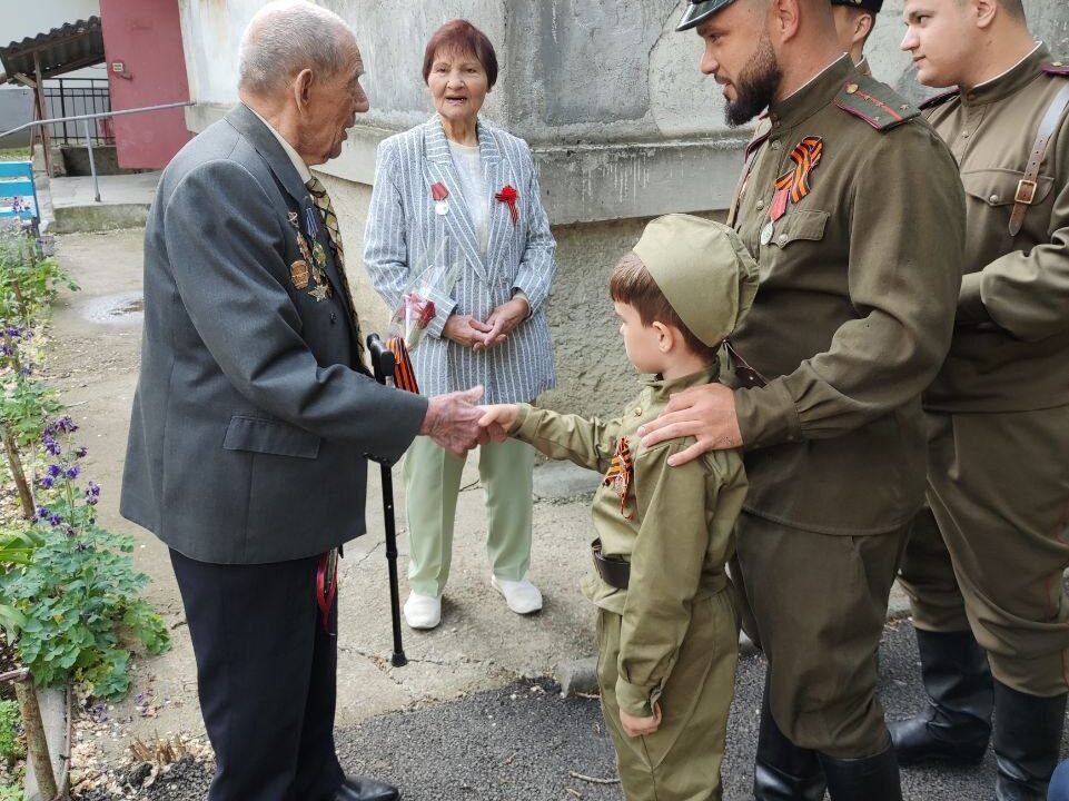 В канун Дня Победы навестили ветеранов и тружеников тыла