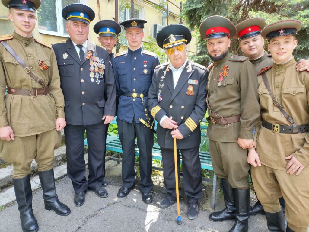 В канун Дня Победы навестили ветеранов и тружеников тыла