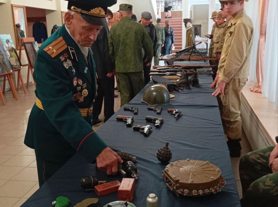 Выставка оружия на «Караване»