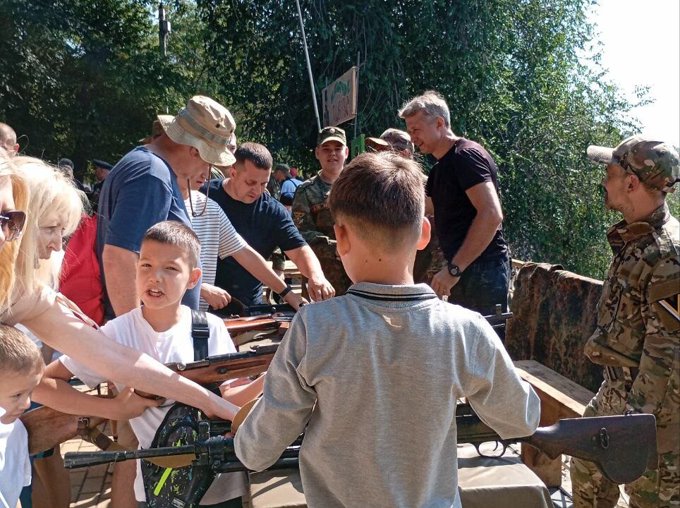 День республики и выставка оружия на набережной
