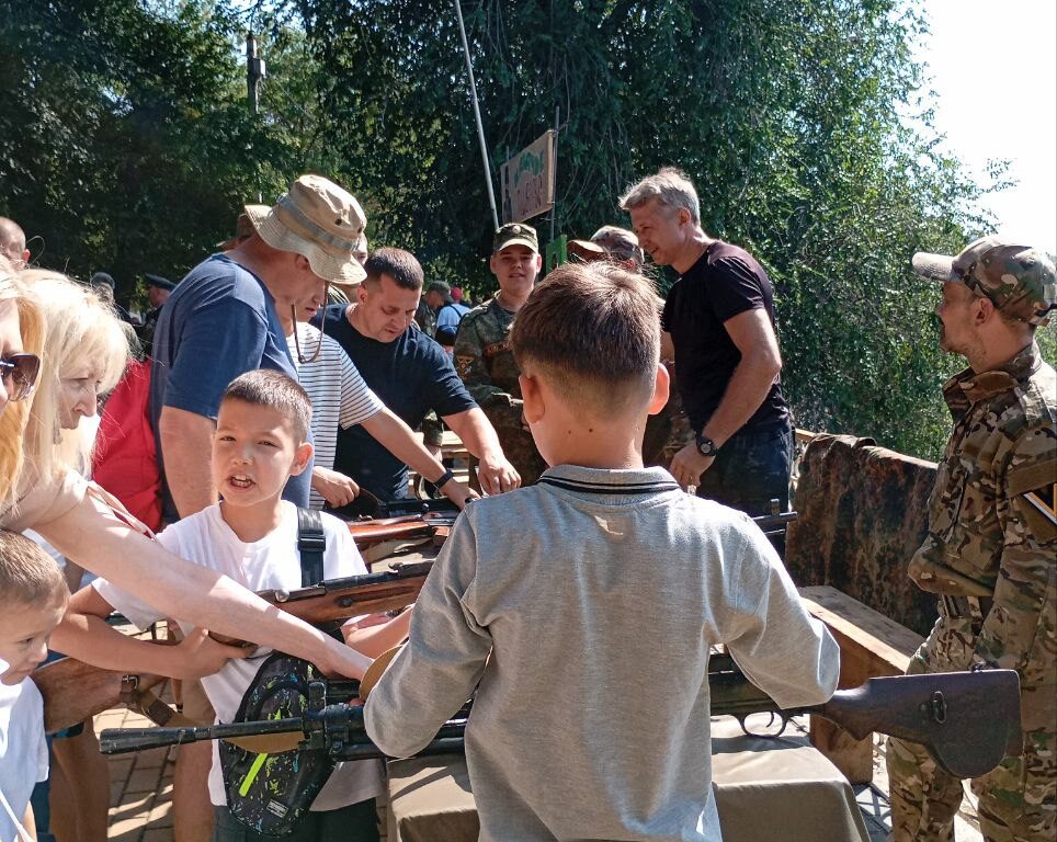 День республики и выставка оружия на набережной