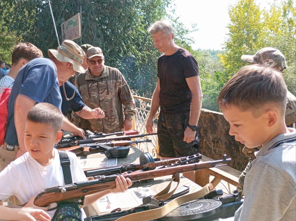 День республики и выставка оружия на набережной