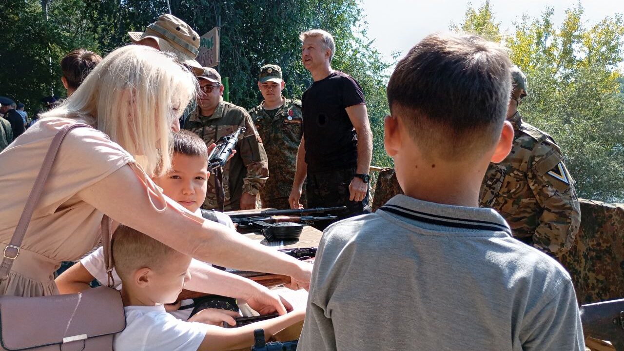 День республики и выставка оружия на набережной