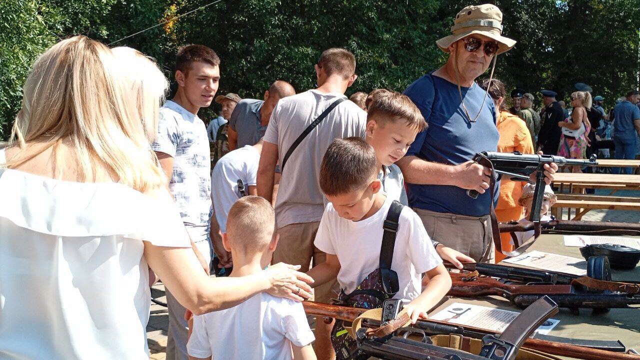 День республики и выставка оружия на набережной